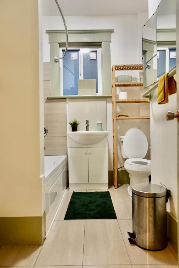 Private Room In A Shared House 밴쿠버 외부 사진
